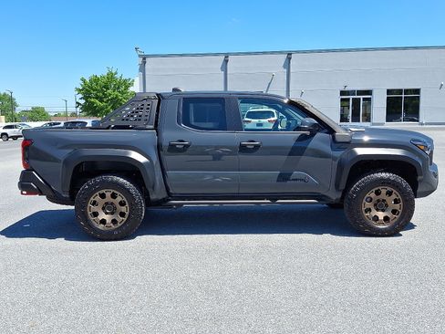 Used 2025 Toyota Tacoma 4x4 Double Cab Hybrid w/ Tow Tech Package image 8