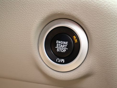Used 2024 Chrysler Voyager LX FWD image 16