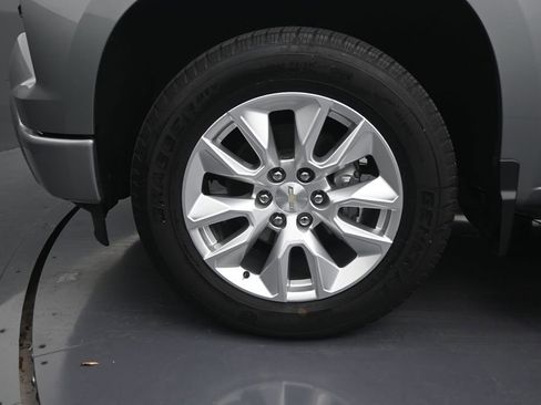 Used 2024 Chevrolet Silverado 1500 Custom RWD image 9