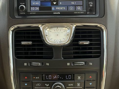 Used 2016 Chrysler Town & Country Touring w/ Driver Convenience Group image 31