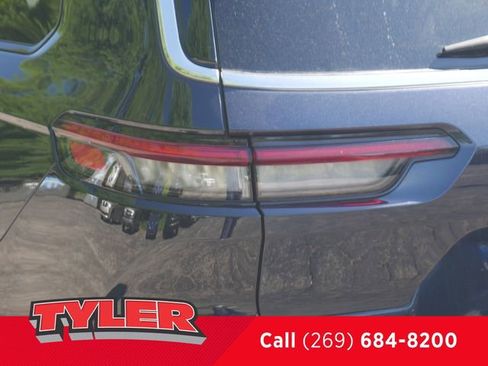 Used 2024 Jeep Grand Cherokee L Limited AWD/4WD image 12