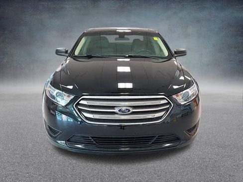 Used 2016 Ford Taurus SE image 3