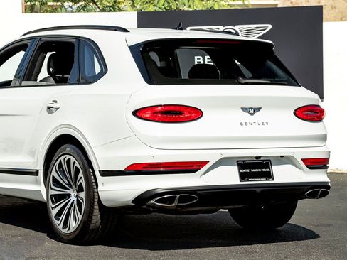 Used 2022 Bentley Bentayga AWD/4WD image 14