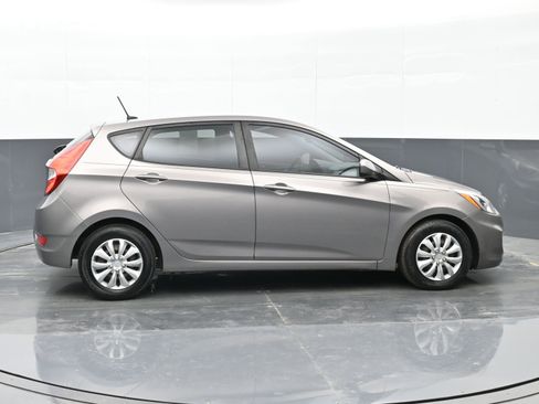 Used 2017 Hyundai Accent SE image 9
