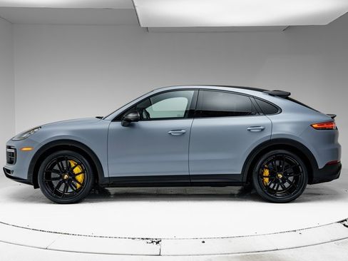 Certified 2022 Porsche Cayenne Turbo GT image 2