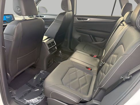 Used 2025 Volkswagen Atlas Cross Sport SE image 23