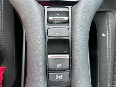 Used 2024 Honda HR-V LX image 27