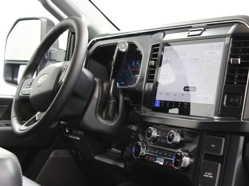 New 2026 Ford F250 Lariat w/ Black Appearance Package image 31