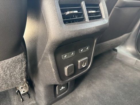 Used 2018 Chevrolet Equinox Premier FWD image 26