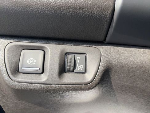 Used 2023 GMC Acadia SLT w/ LPO, Floor Liner Package FWD image 12