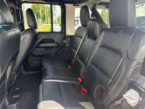 Used 2019 Jeep Wrangler Unlimited Sahara AWD/4WD image 14