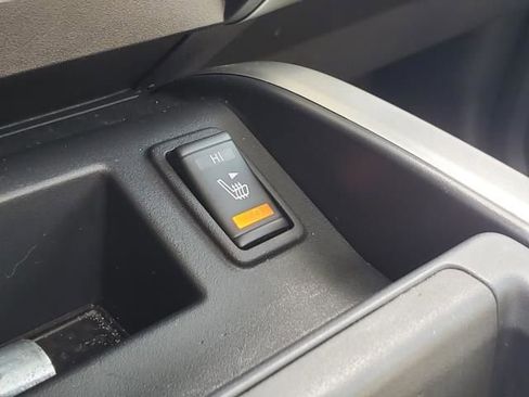 Used 2020 Nissan Titan SL w/ Moonroof Package image 34