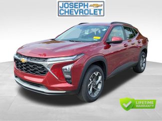 Used 2025 Chevrolet Trax LT w/ Driver Confidence Package FWD video 2