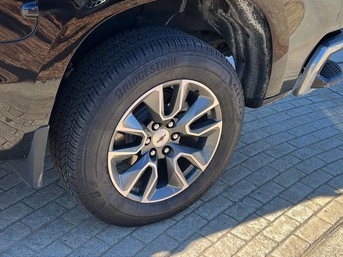 Used 2025 Chevrolet Silverado 1500 LT image 12