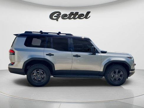 Used 2024 Lexus GX 550 image 3