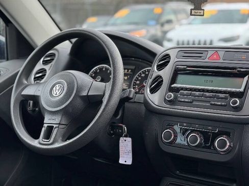 Used 2011 Volkswagen Tiguan S image 3