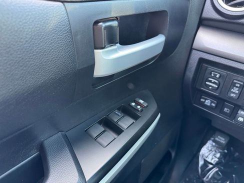 Used 2018 Toyota Tundra SR5 w/ SR5 Upgrade Package AWD/4WD image 26