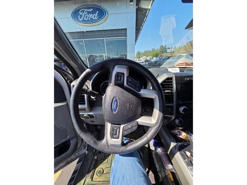 Used 2017 Ford F150 Lariat w/ Equipment Group 502A Luxury AWD/4WD image 8