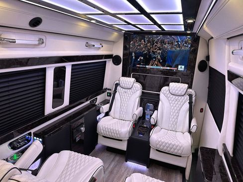 Used 2024 Mercedes-Benz Sprinter 3500 image 23