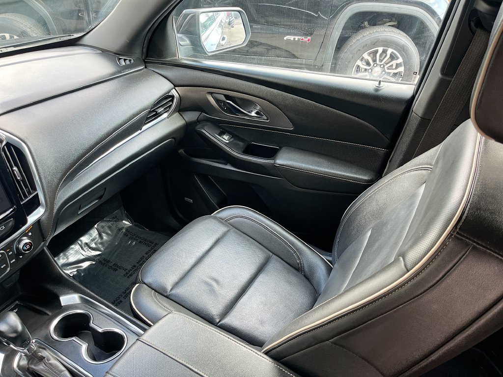 Used 2023 Chevrolet Traverse Premier w/ LPO, Floor Liner Package AWD/4WD image 25