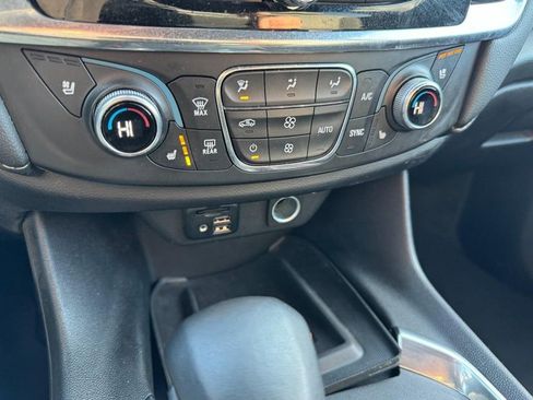 Used 2023 Chevrolet Traverse Premier image 22