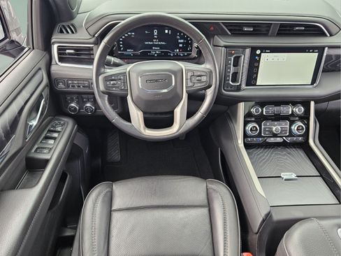 Used 2022 GMC Yukon XL Denali AWD/4WD image 12