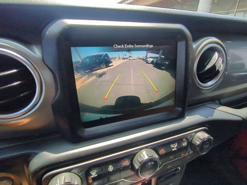 Used 2023 Jeep Wrangler Unlimited Sahara w/ Cold Weather Group AWD/4WD image 18
