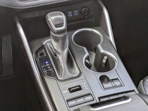 Used 2022 Toyota Highlander XLE image 14