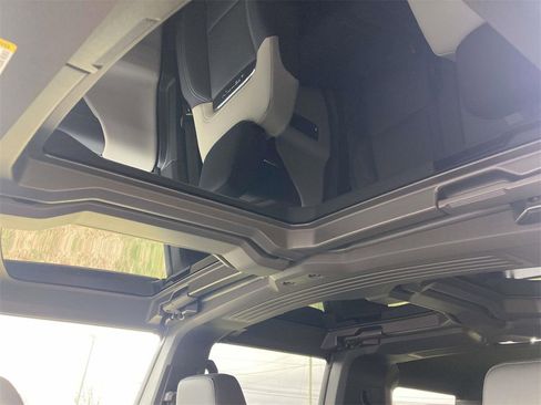 New 2026 GMC Hummer EV SUV image 18