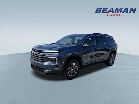 Used 2026 Chevrolet Traverse LT w/ Driver Confidence Package FWD image 3