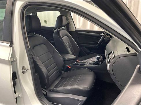 Used 2024 Volkswagen Jetta SE w/ Panoramic Sunroof Package image 11