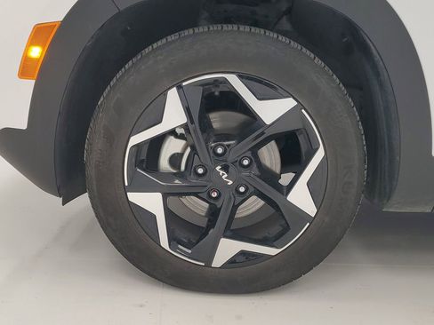 Used 2025 Kia Seltos S image 8