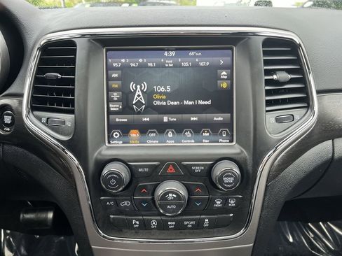 Used 2018 Jeep Grand Cherokee Altitude AWD/4WD image 18