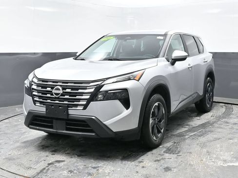 Used 2024 Nissan Rogue SV AWD/4WD image 5