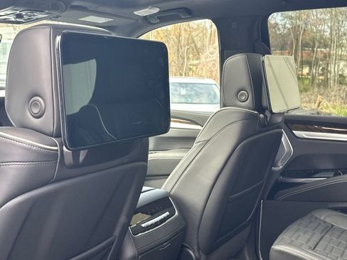 New 2026 Cadillac Escalade ESV Platinum Sport w/ LPO, ONYX Package image 22