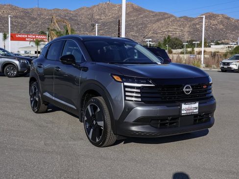 New 2026 Nissan Kicks SR image 2