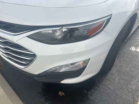 Used 2025 Chevrolet Malibu LT image 4