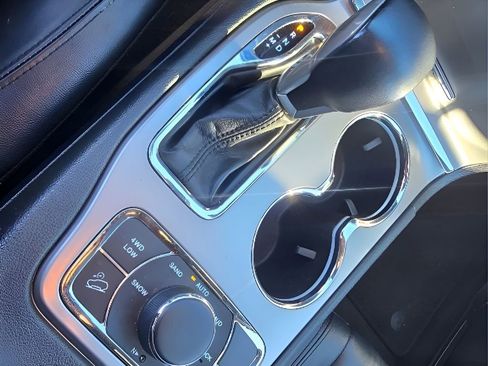 Used 2022 Jeep Grand Cherokee Limited image 19