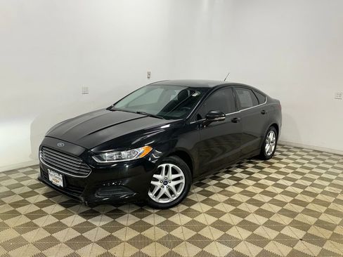 Used 2015 Ford Fusion SE image 1