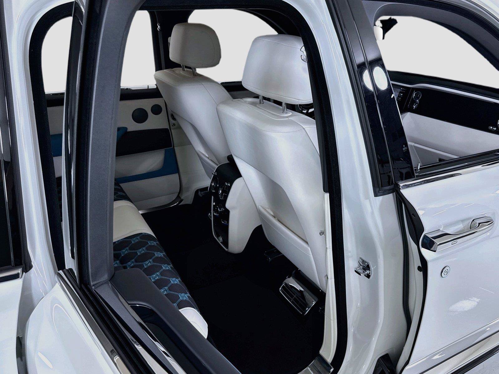 Used 2025 Rolls-Royce Cullinan AWD/4WD image 34