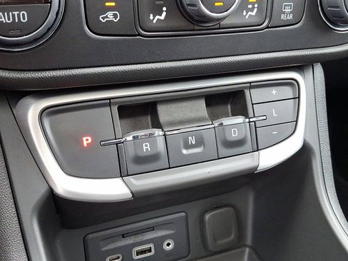 Certified 2023 GMC Terrain SLT w/ Infotainment Package II AWD/4WD image 12