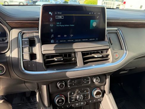 Used 2024 Chevrolet Suburban Premier image 24