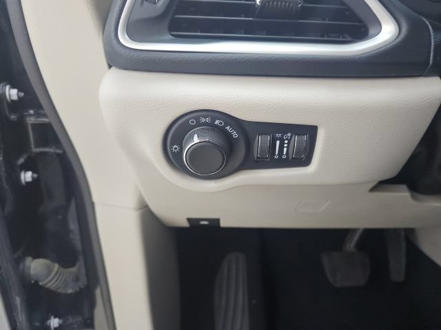 Used 2023 Chrysler Voyager LX FWD image 28