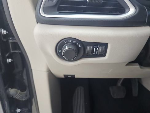 Used 2023 Chrysler Voyager LX FWD image 28