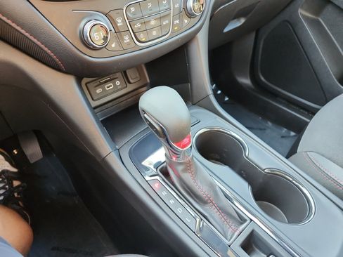 Used 2022 Chevrolet Equinox RS w/ Infotainment Package FWD image 22