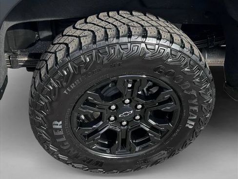 Used 2023 Chevrolet Silverado 1500 ZR2 w/ Technology Package AWD/4WD image 9