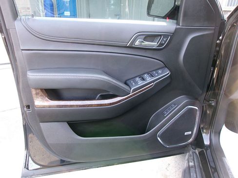 Used 2019 Chevrolet Suburban LT image 19