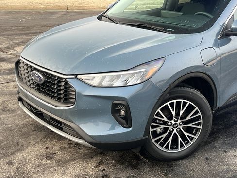 Used 2023 Ford Escape SE w/ Class II Trailer Tow Package FWD image 8