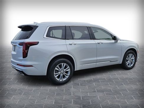 New 2025 Cadillac XT6 Luxury image 4