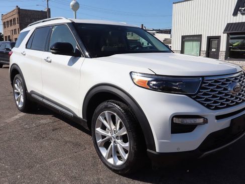 Used 2023 Ford Explorer Platinum w/ Technology Package AWD/4WD image 2